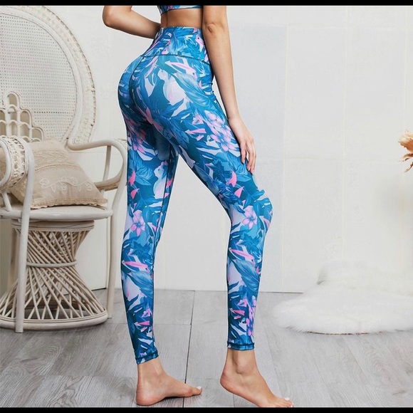 Blue Floral Leggings and Sports Bra - Picture 7 of 7